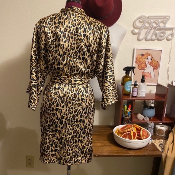 Vintage Nordstrom Lingerie Leopard Robe - Picture 7 of 13